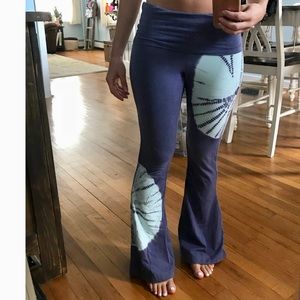 Volcom 💜 tie dye yoga pants. Gently worn.